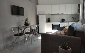 Karavela Street Apartment
